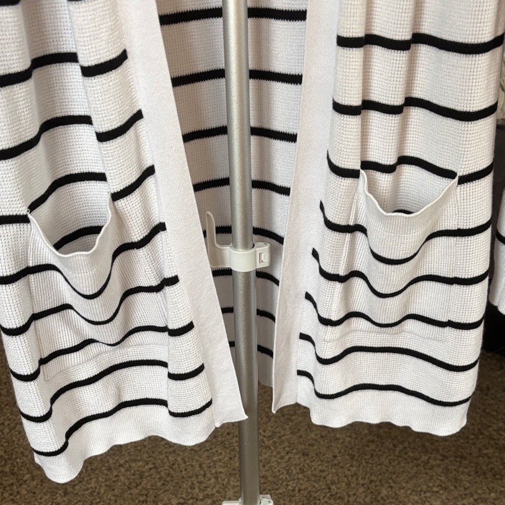 Evolution Striped White and Black Women's cardigan SZ L - Picture 2 of 6